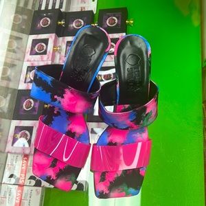 Tulipa style heels made in Turkey